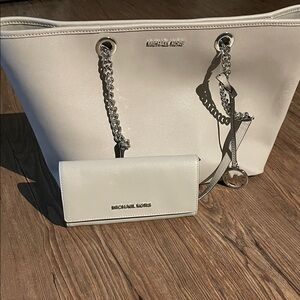 ‼️Michael Kors Cream Tote and Wallet Set